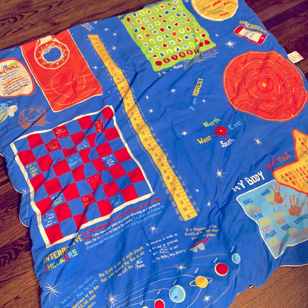 🟩Vintage playtime games/science facts kid’s sleeping bag🟩